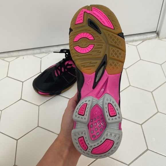 Mizuno Women’s Wave Lightning ZWOMS BK-PK Volleyball Shoe - Picture 5 of 6